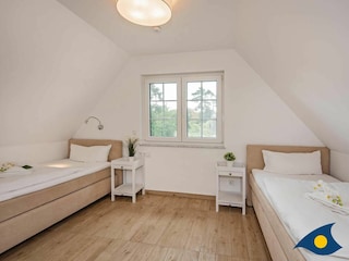 Schlafzimmer 2 mit zwei Einzelbetten