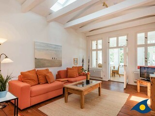 Wohnzimmer mit Zugang zur Verranda und Terrasse