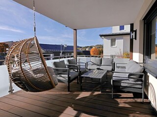 Lounge-Balkon mt Hängeschaukel