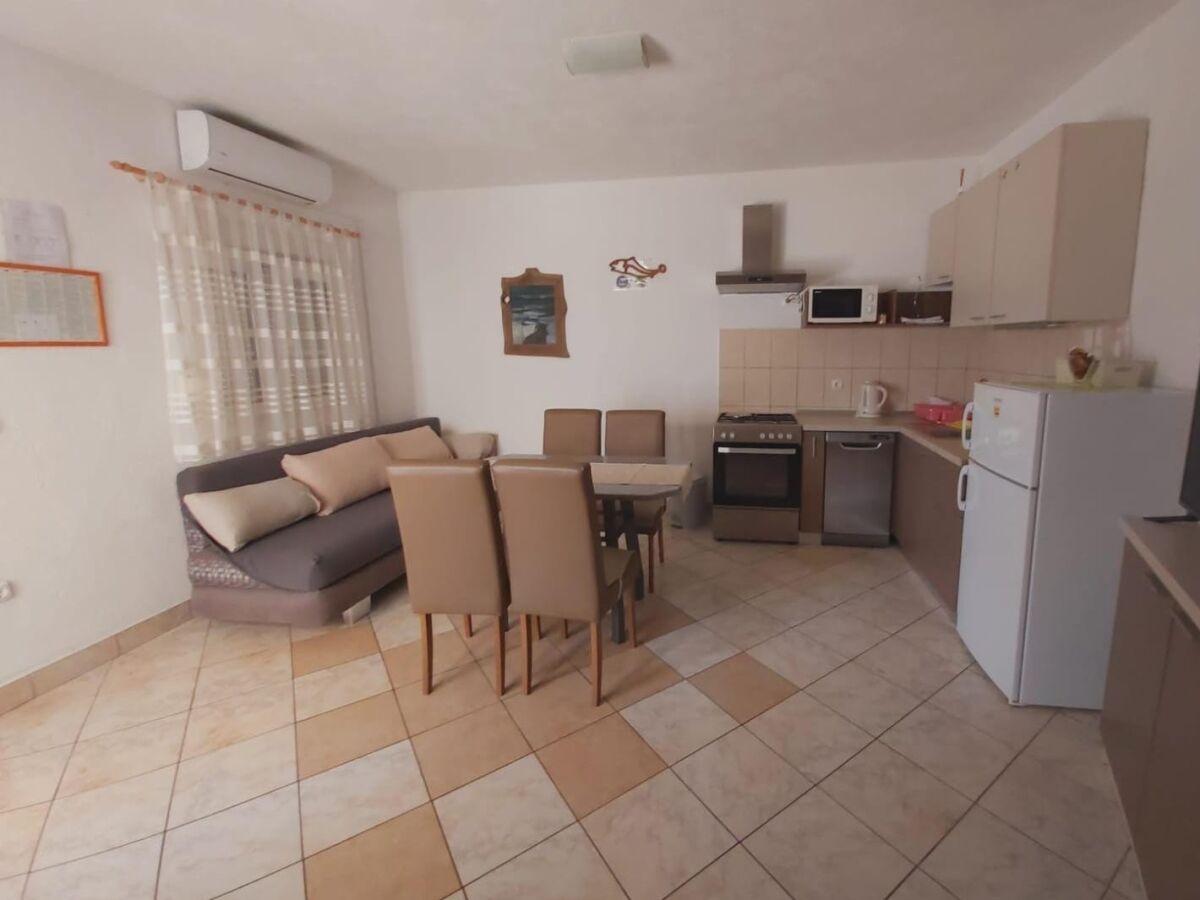 Apartment Povlja 8
