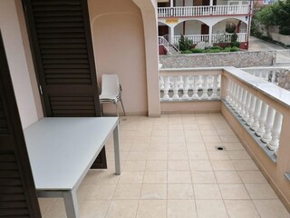 Apartment Karlobag  9