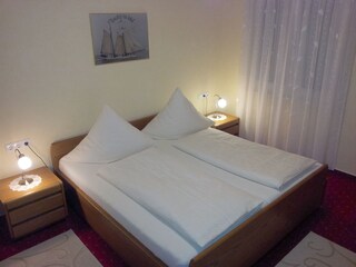 Schlafzimmer 1