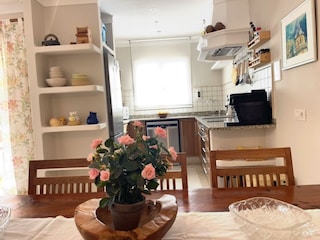 Ding table in front of the very good equipped kitchen