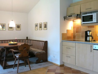 Küchenzeile mit Spülmaschine