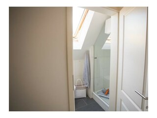 Bad mit Dusche, WC im OG