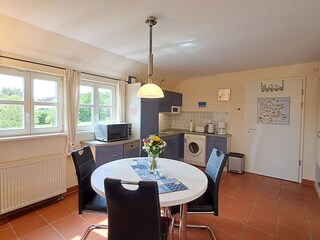 Wohn- und Essbereich mit offener Küche