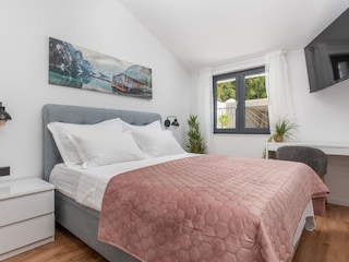 1 bedroom with double bed (160x200cm), TV and A/C