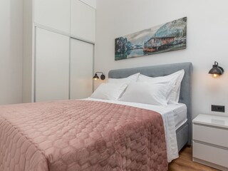 1 Schlafzimmer mit Doppelbett (160x200cm), TV und Klima