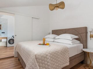 Master bedroom with double bed (180x200cm), TV