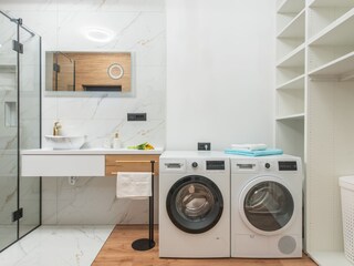 begehbaren Kleiderschrank, Badezimmer mit Dusche