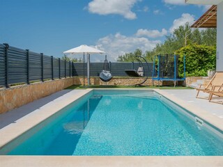 beheizter 30 m² große Pool