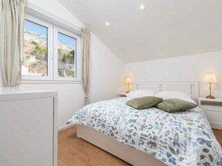 A bedroom with queen-size-bed (160x200cm)