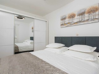 eigenes Badezimmer mit ebenerdiger Dusche