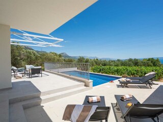 Villa Vista Vinea with heated swimming pool.