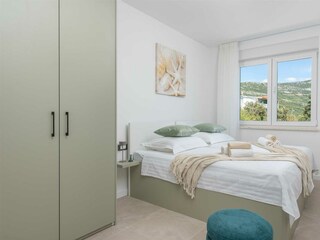 features two single beds (90x180 cm).