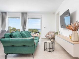 Das stilvolle Wohnzimmer bietet einen gemütlichen Raum.