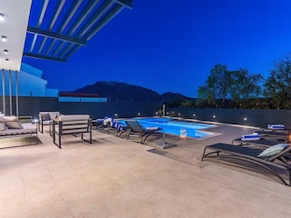 Outdoor Oasis for Relaxation and Fun