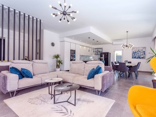 Flachbildfernseher, PS4, kostenloses WLAN und Klimaanla