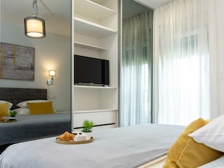 Ein weiterer komfortabler Raum mit einem Kingsize-Bett.