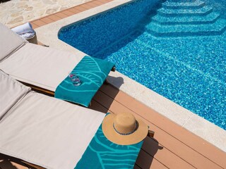 six lounge chairs, providing ample space for relaxation