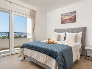 Schlafzimmer Nr. 1 mit Queensize-Bett (160 x 200 cm)