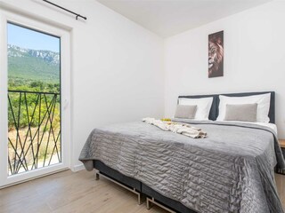 Schlafzimmer Nr. 2 mit zwei Einzelbetten (90 x 200 cm)