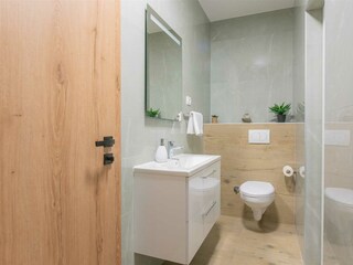 A stylish shared bathroom connecting two bedrooms