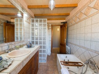 Villa Marratxí Features 26