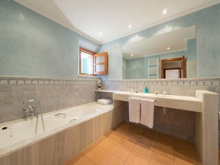 Villa Fornalutx Features 30