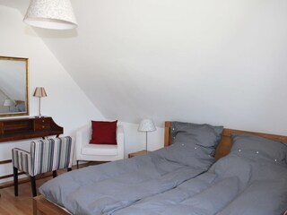 2. Schlafzimmer mit Doppelbett