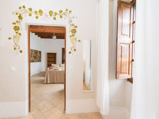 Villa Santa Maria del Camí Caratteristiche 27