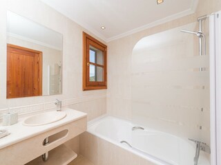 Villa Lloseta Features 40