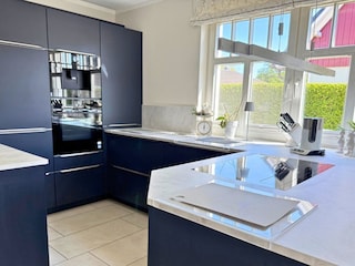 Voll ausgestattet Küche