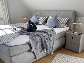 Master Bedroom mit Zugang zur Dachterrasse