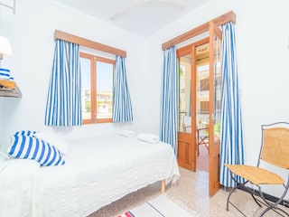 Holiday house S'Illot Features 26