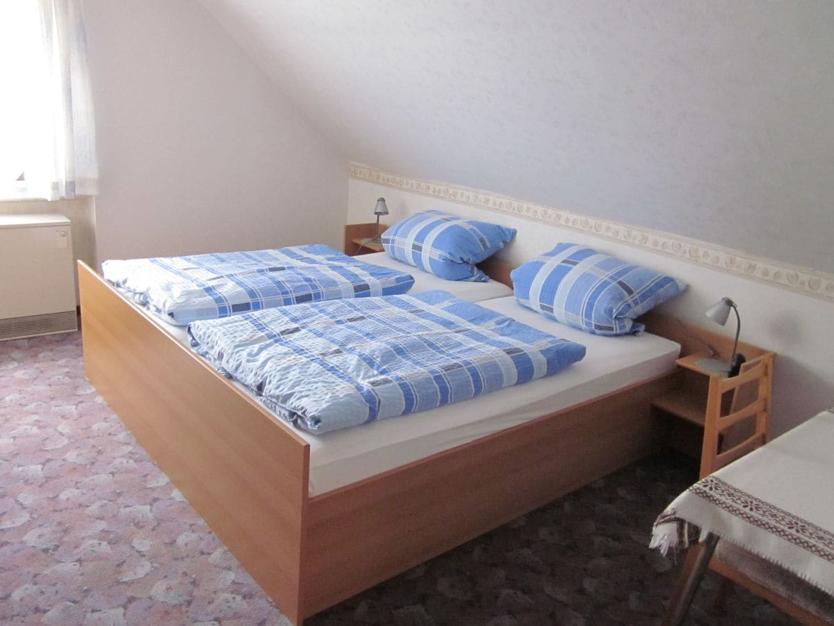 Schlafzimmer 1