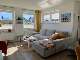 Wohnzimmer mit ausziehbarer Schlafcouch