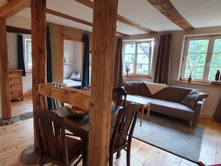 Blick in den Wohn- und Essbereich