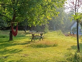 Essbereich unterm Walnussbaum
