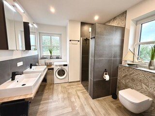 Tageslichtbad im Erdgeschoss