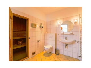 Badezimmer mit Sauna und...
