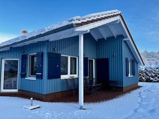 Terrassenansicht im Schnee
