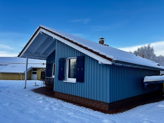 Seitenansicht im Schnee