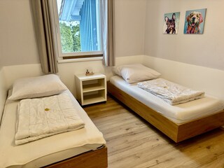 Schlafzimmer 3 (zwei Einzelbetten)
