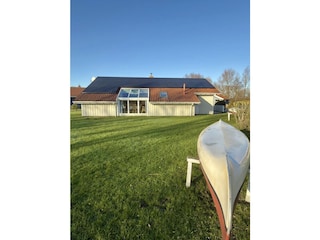 Seitenansicht mit Kanu