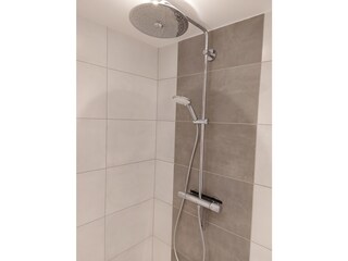 Regenwalddusche im Bad