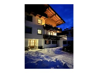 Außenansicht am Abend