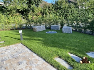 kleine Feuerstelle im Garten