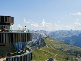 400 Gipfelblicke auf dem Nebelhorn