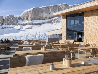 Sonnenterrasse mit Bergblick